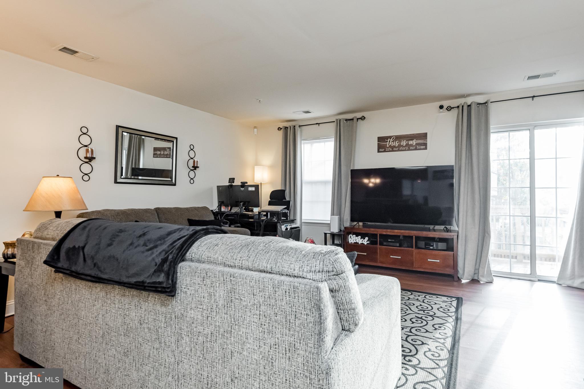 STONEHAVEN MEWS IN CROFTON VILLAGE - Residential