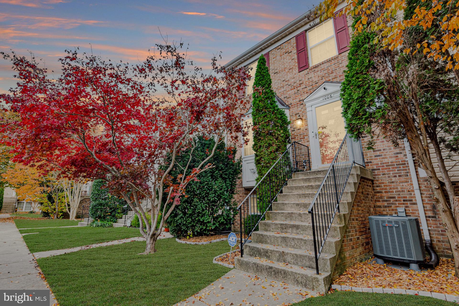 STONEHAVEN MEWS IN CROFTON VILLAGE - Residential