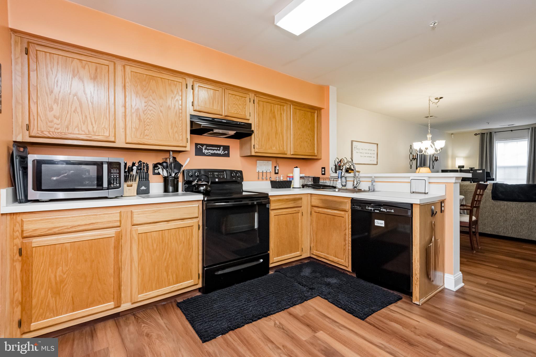 STONEHAVEN MEWS IN CROFTON VILLAGE - Residential