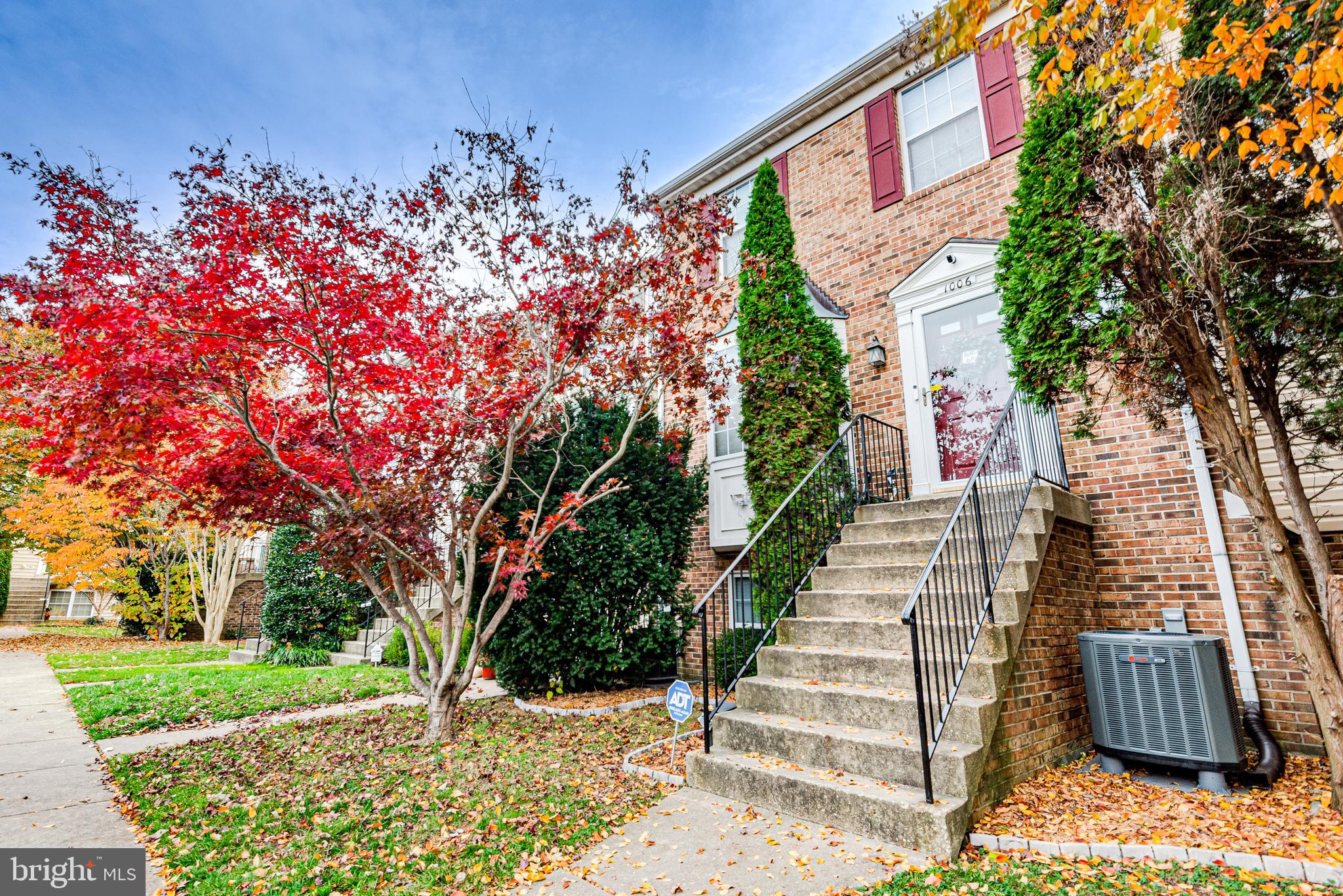 STONEHAVEN MEWS IN CROFTON VILLAGE - Residential