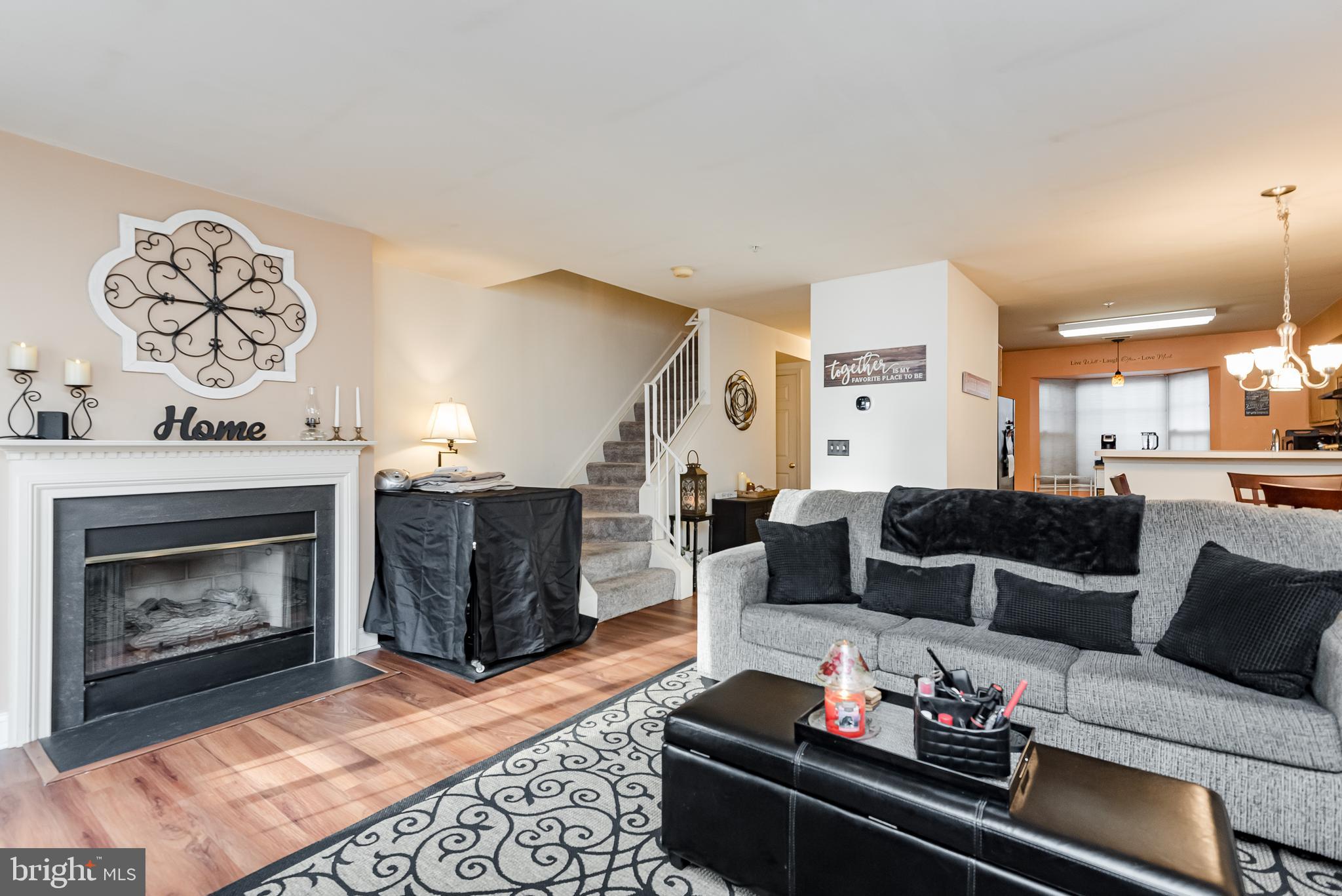 STONEHAVEN MEWS IN CROFTON VILLAGE - Residential