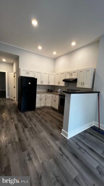 Duplex. first level consisted of 3 bedrooms and 2 baths. Rent income is 1300. Second level 3 bedrooms and 1.5 baths. Easy to show.