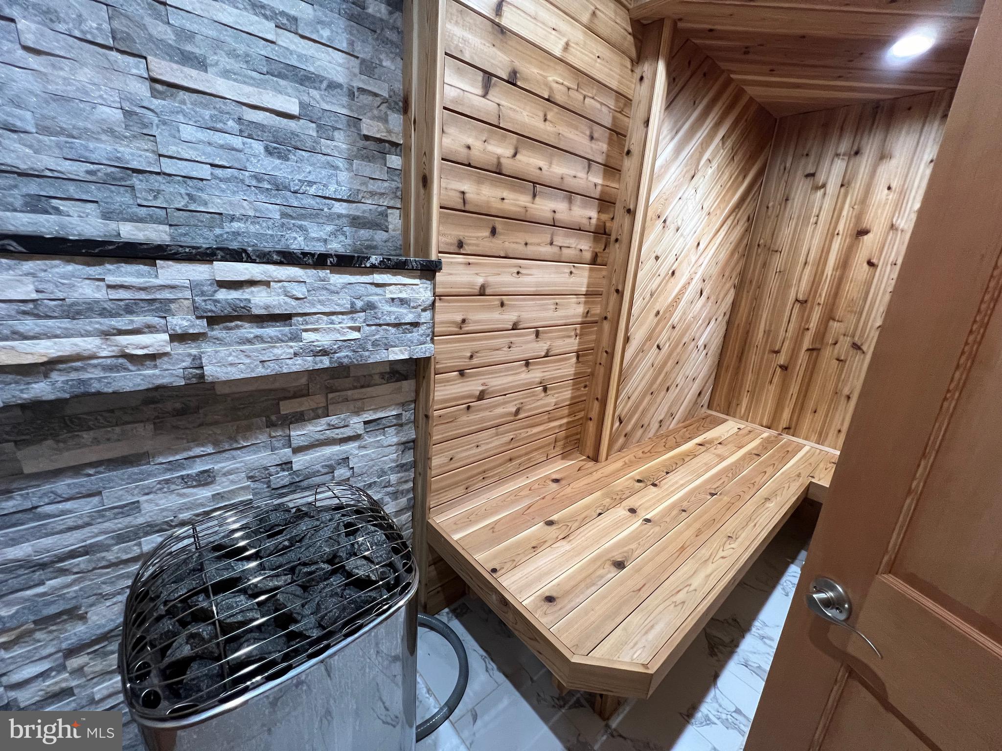 NORTHAMPTON HUNT - Residential