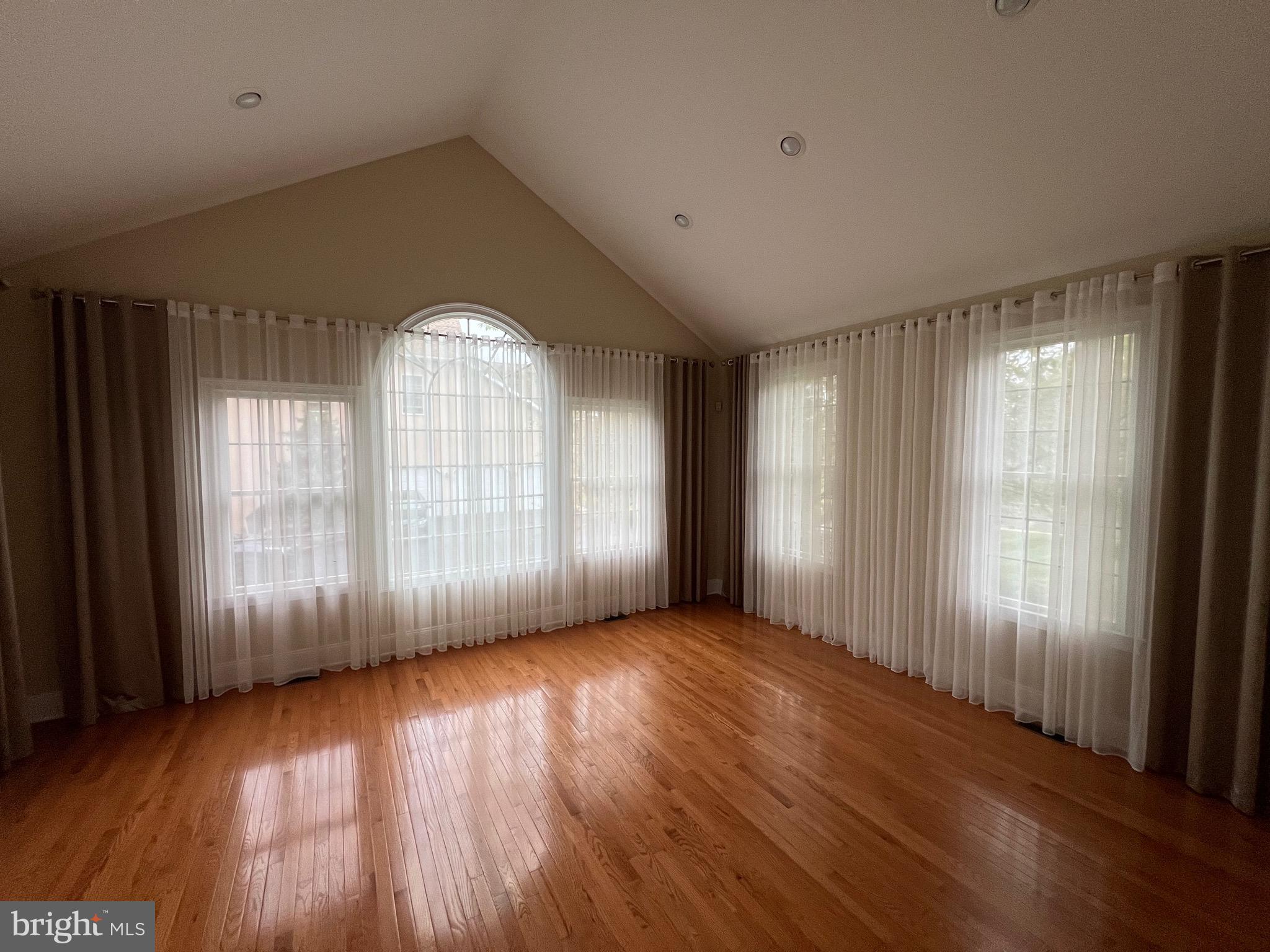 NORTHAMPTON HUNT - Residential