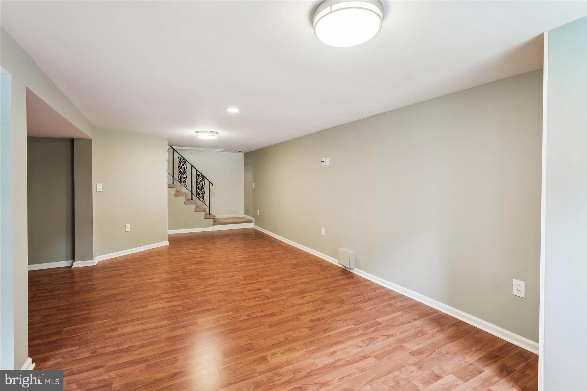 KINGS PARK WEST - Residential Lease