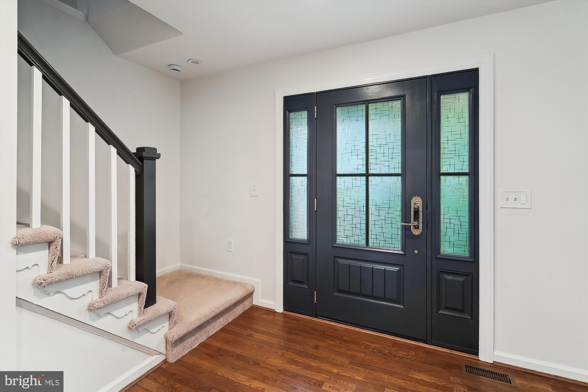 KINGS PARK WEST - Residential Lease