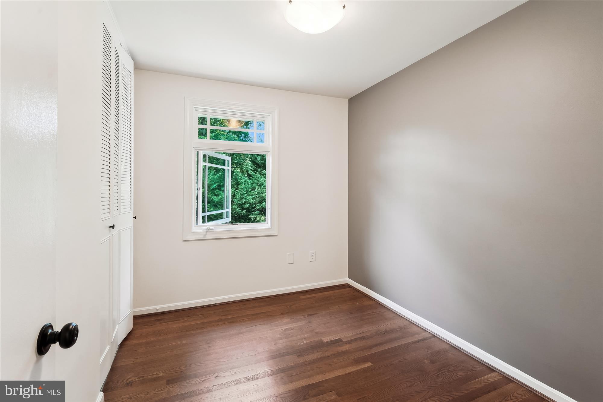 KINGS PARK WEST - Residential Lease