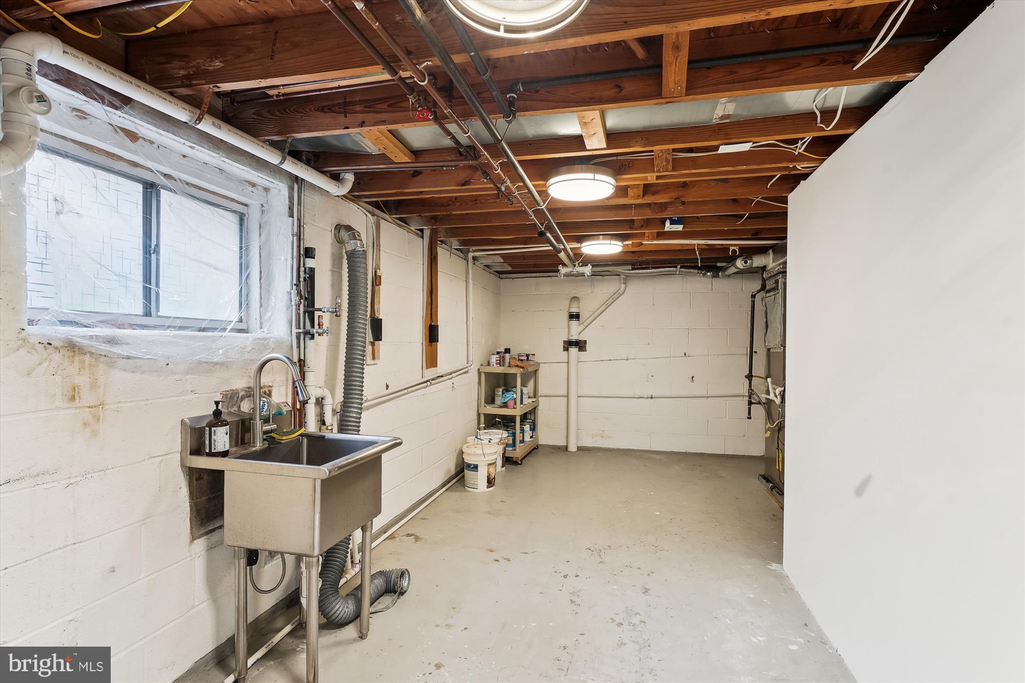 KINGS PARK WEST - Residential Lease