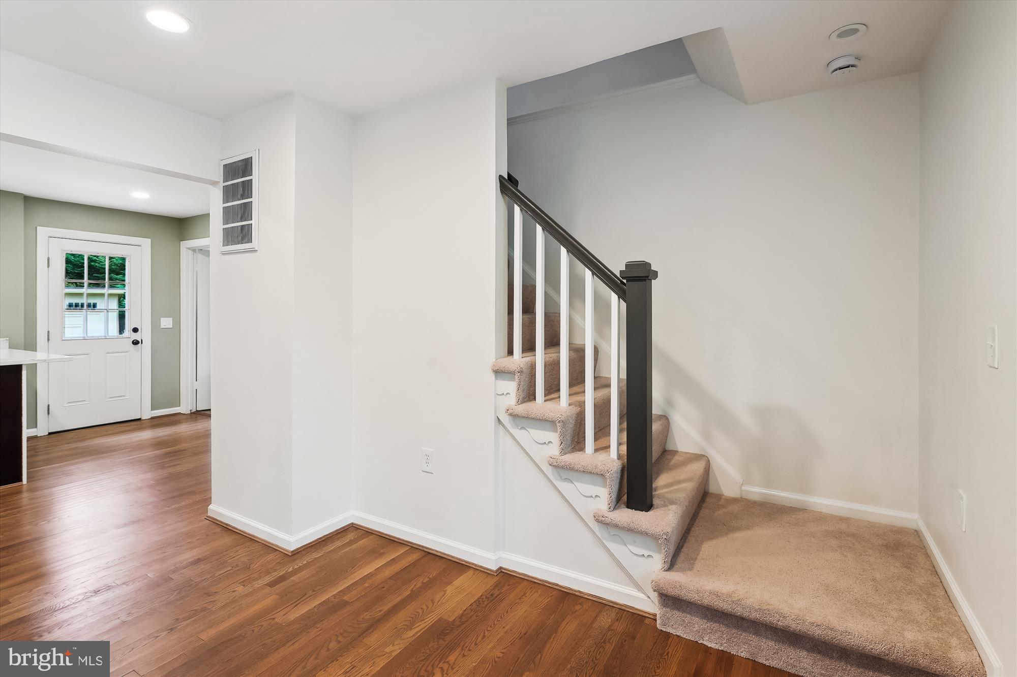 KINGS PARK WEST - Residential Lease