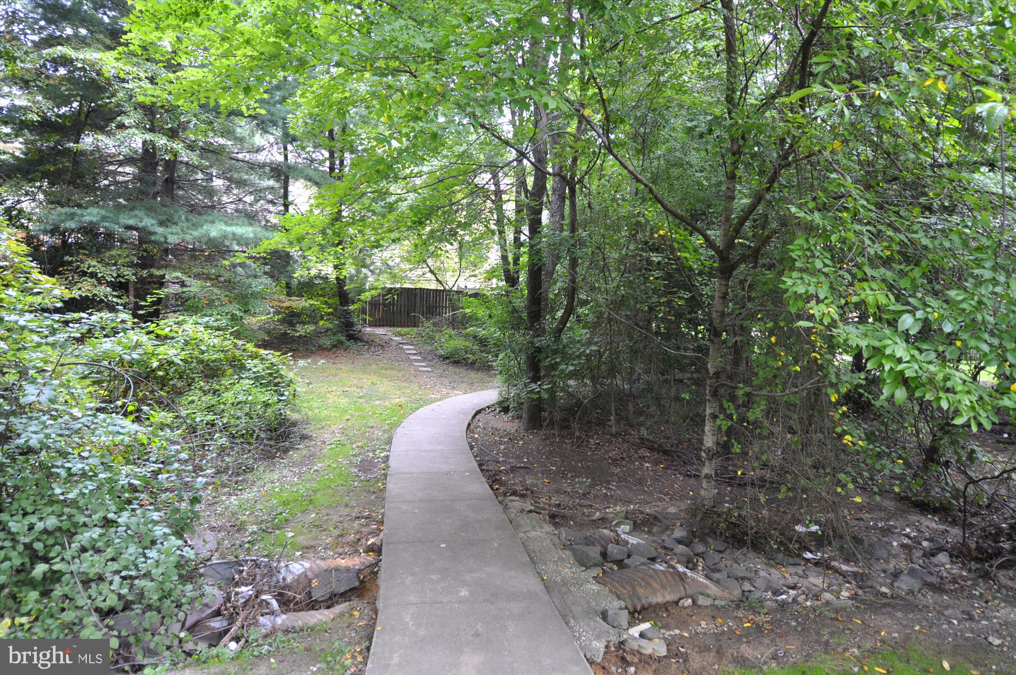 KINGS PARK WEST - Residential Lease