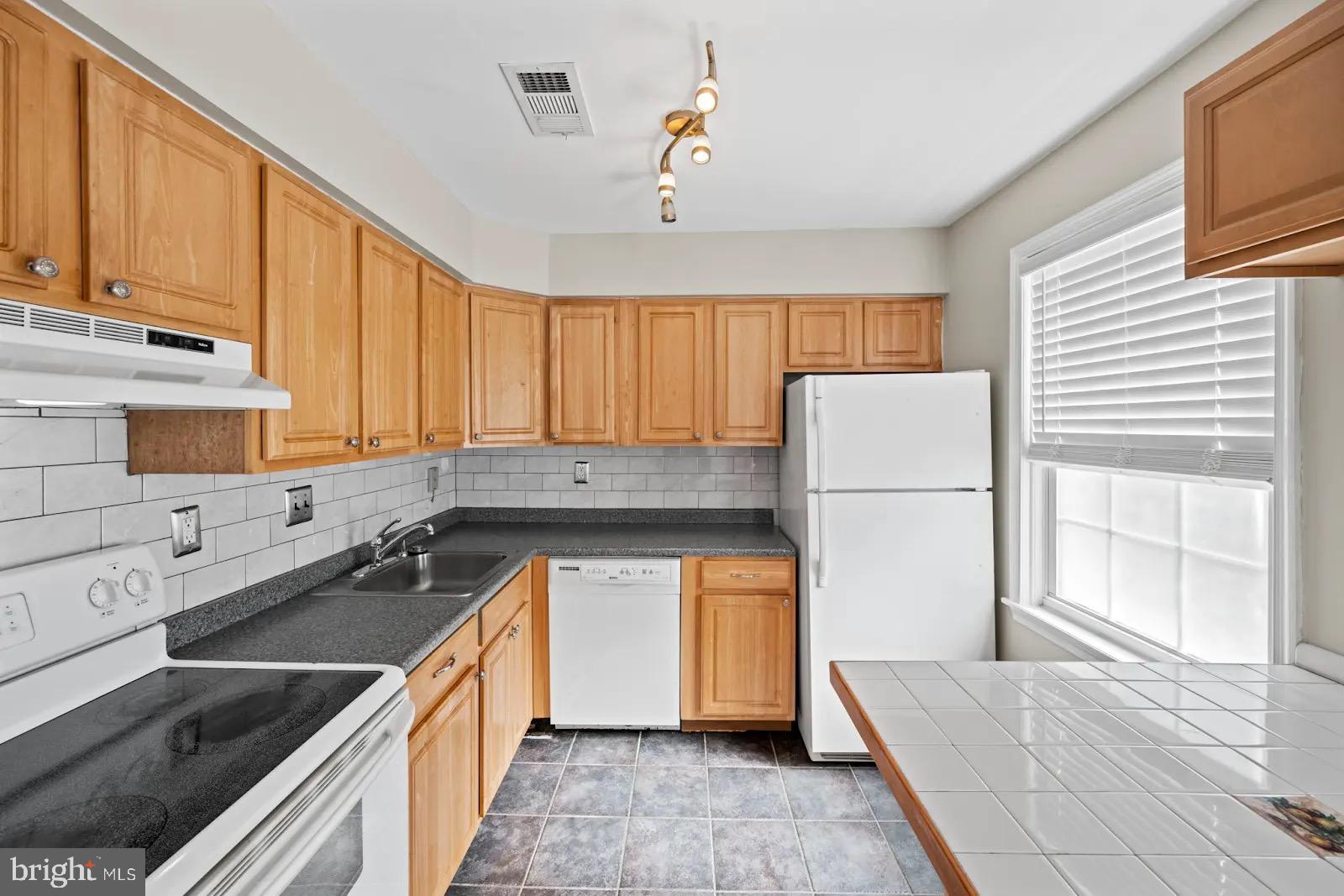 2001 FORT DAVIS STREET SE 102