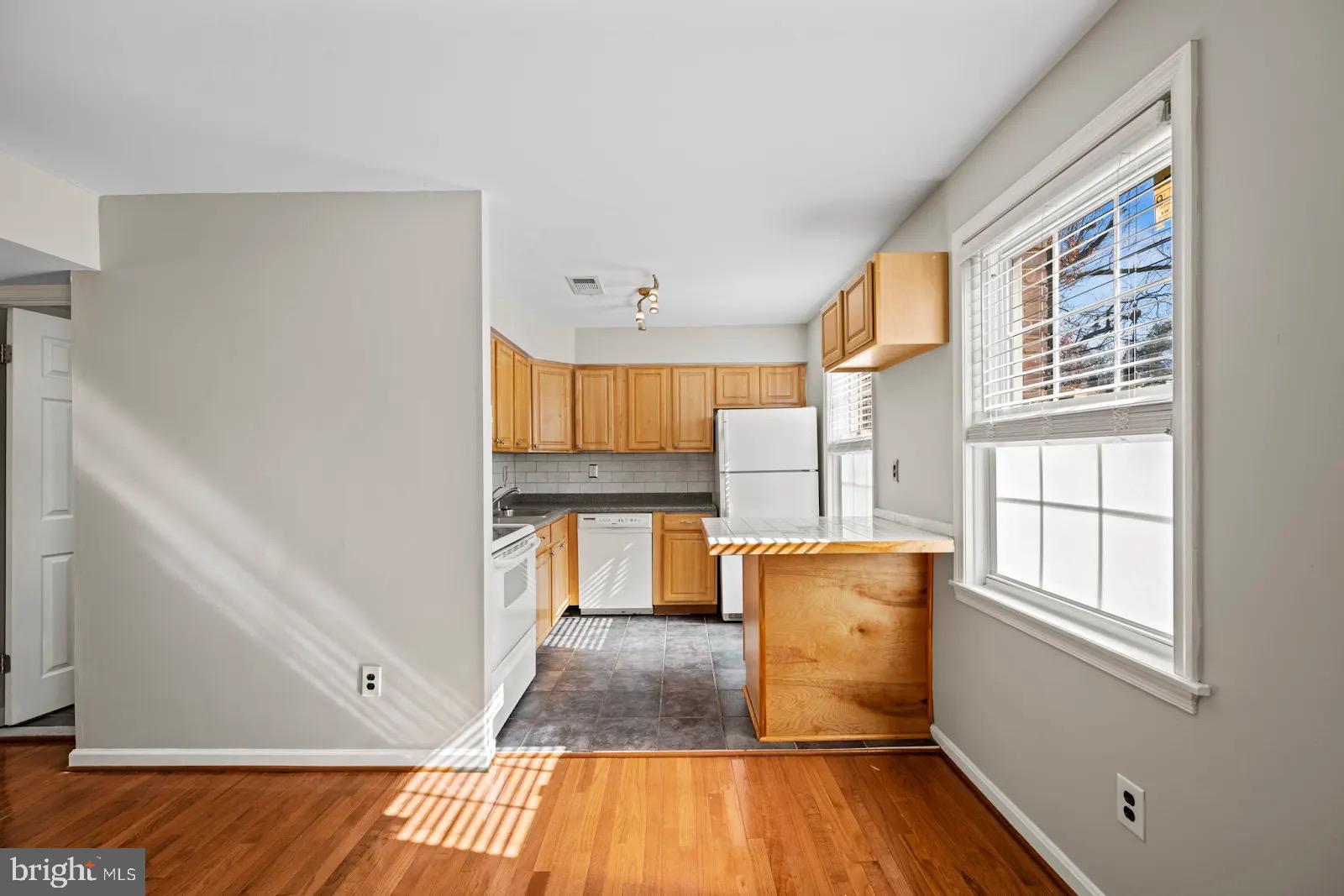 2001 FORT DAVIS STREET SE 102