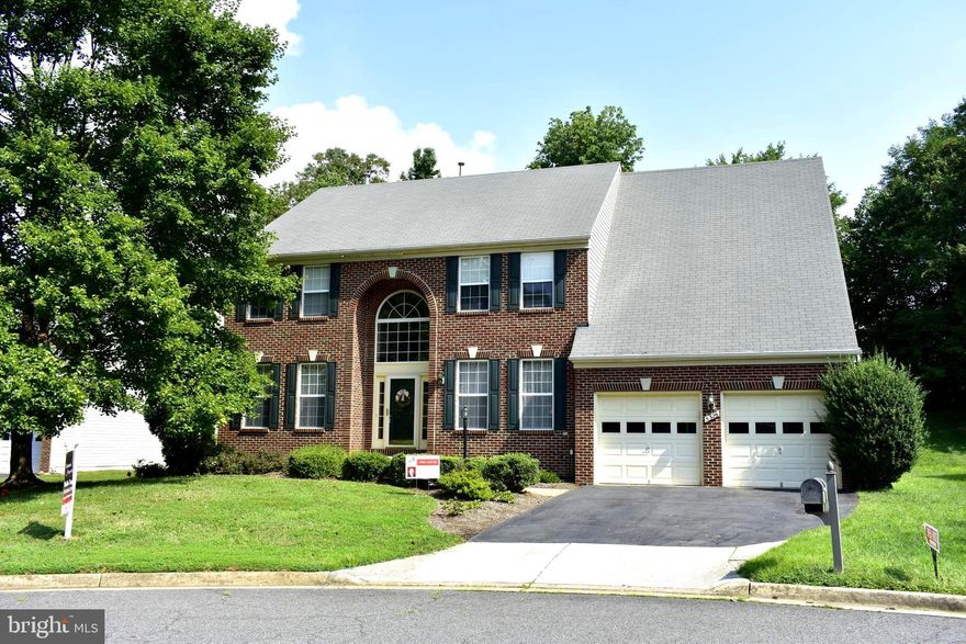 BEAUTIFUL SPACIOUS HOME READY FOR MOVE-IN. NICE & QUIET NEIGHBORHOOD. CUL-DE-SAC. OVER 4500' LIVING SPACE WITH 6 ROOMS (4 BEDROOM & 2 BONUS ROOMS), DEN, 3-FB & 1-HB. OVERSIZE GOURMET KITCHEN. CENTER ISLAND. 42" KITCHEN CABINET. GRANITE COUNTER-TOP. BUTLER STATION. 5-BURNER GAS STOVE. NEWER KITCHEN STAINLESS STEEL APPLIANCES. HARDWOOD ON MAIN. SPACIOUS FAMILY RM WITH CATHEDRAL CEILING. WASHER & DRYER ON MAIN FLR. CATWALK OVERLOOKING TO FAMILY ROOM AND FOYER. OVERSIZE MBR & BA WITH SKYLIGHT, SOAKING TUB. LARGE WIC AND EXTRA STORAGE. FULL FIN. W/O BASEMENT WITH 2 BONUS RM, FB, WET BAR, LARGE REC RM/ENTERTAINMENT RM, DUAL ZONES HVAC, ADDT'L LAUNDRY RM, 2ND PAIRS OF WASHER & DRYER. TWO ZONES HVAC. WELL MAINTAINED LANDSCAPE. 0.6 MILES TO I-66. CONVENIENT WALK TO PARK/TRAIL. FAIRLAKES MALL, SHOPS, METROS, GMU ARE WITHIN 10 MILES.