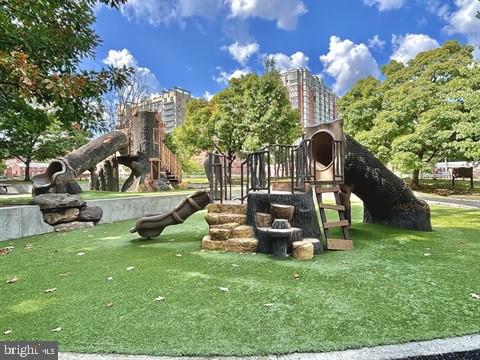 WESTMORELAND TERRACE - Residential Lease