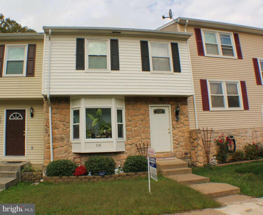 Handy Man Special! Great Floor Plan with Lots of Potential. Partial Finished Walk-out Basement with Fenced Backyard. Close to Quantico, Hwy 95, and Great Schools and Shopping! No HOA!