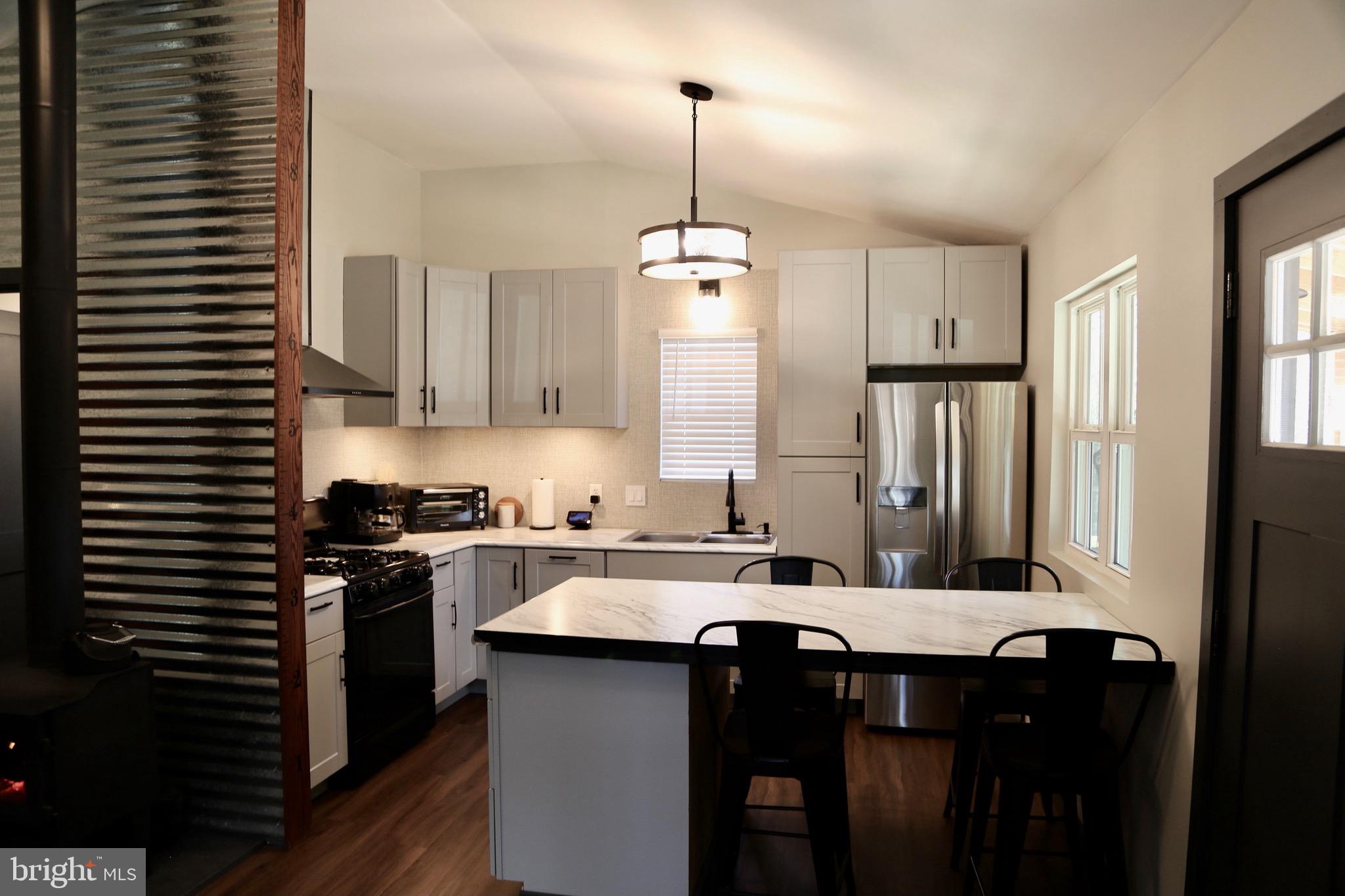 STAGECOACH STOP @ CAPON BRIDGE - Residential