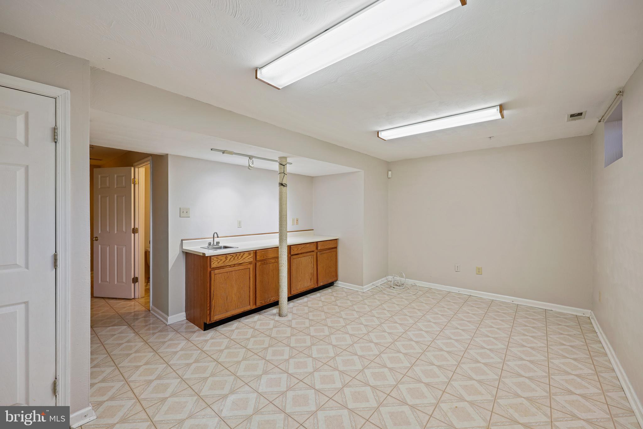 ROBIN MEADOWS - Residential Lease