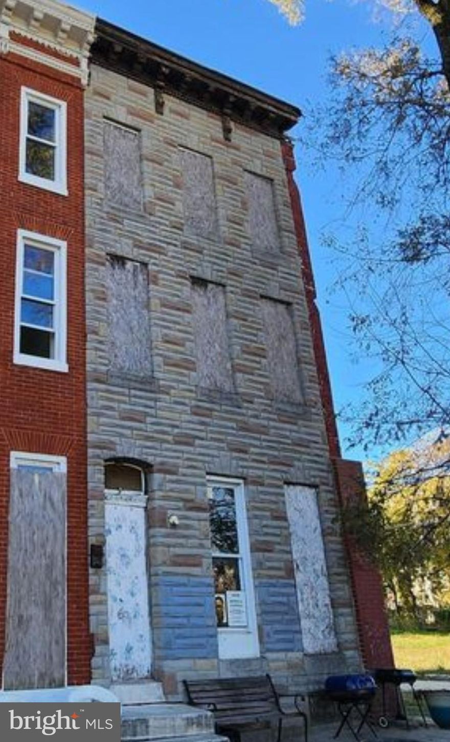 CALLING ALL INVESTORS!! Home was boarded up to stop vandalism. Home need work throughout. NO KEYS to property.