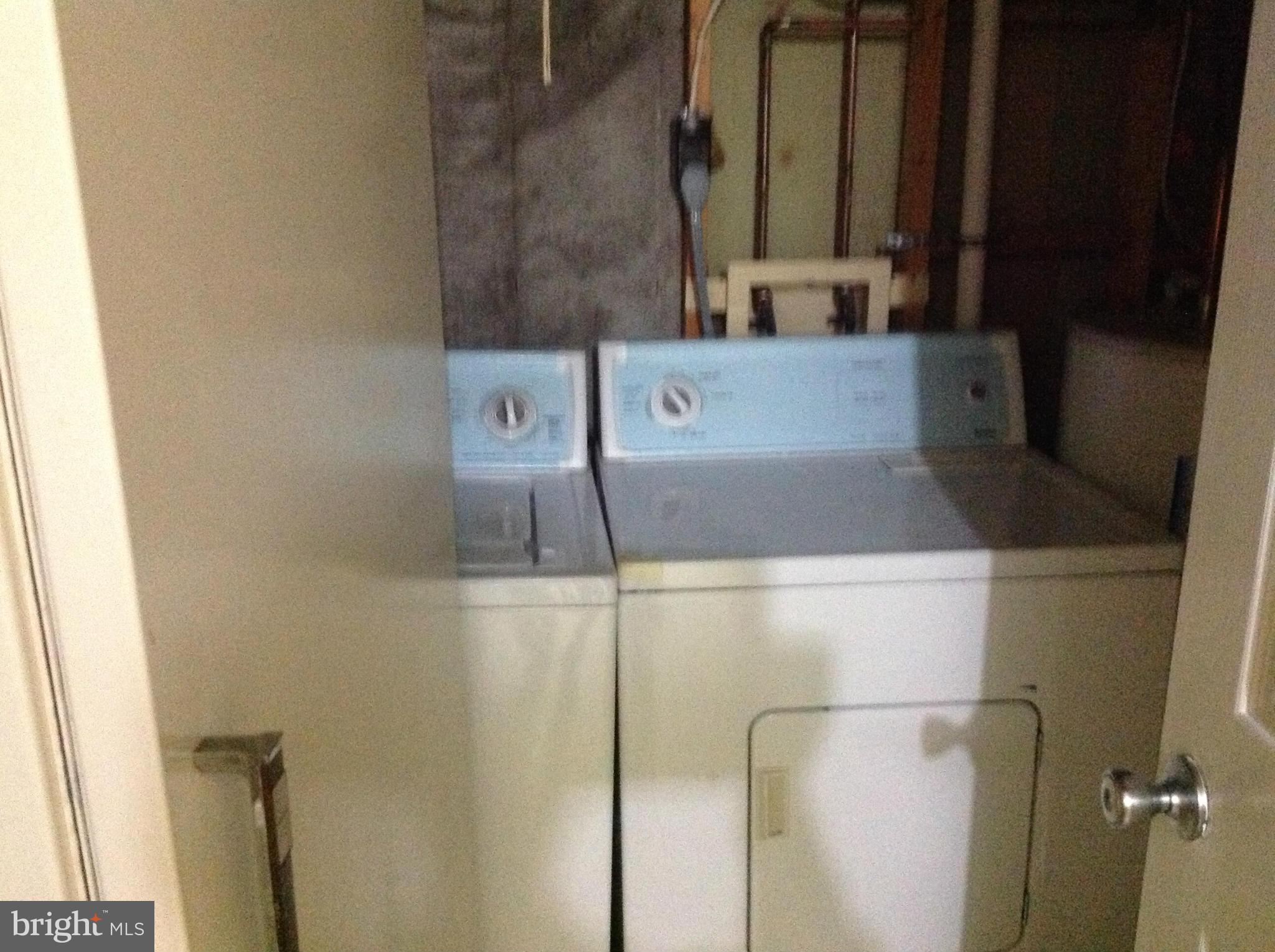 CALVERTON - Residential Lease