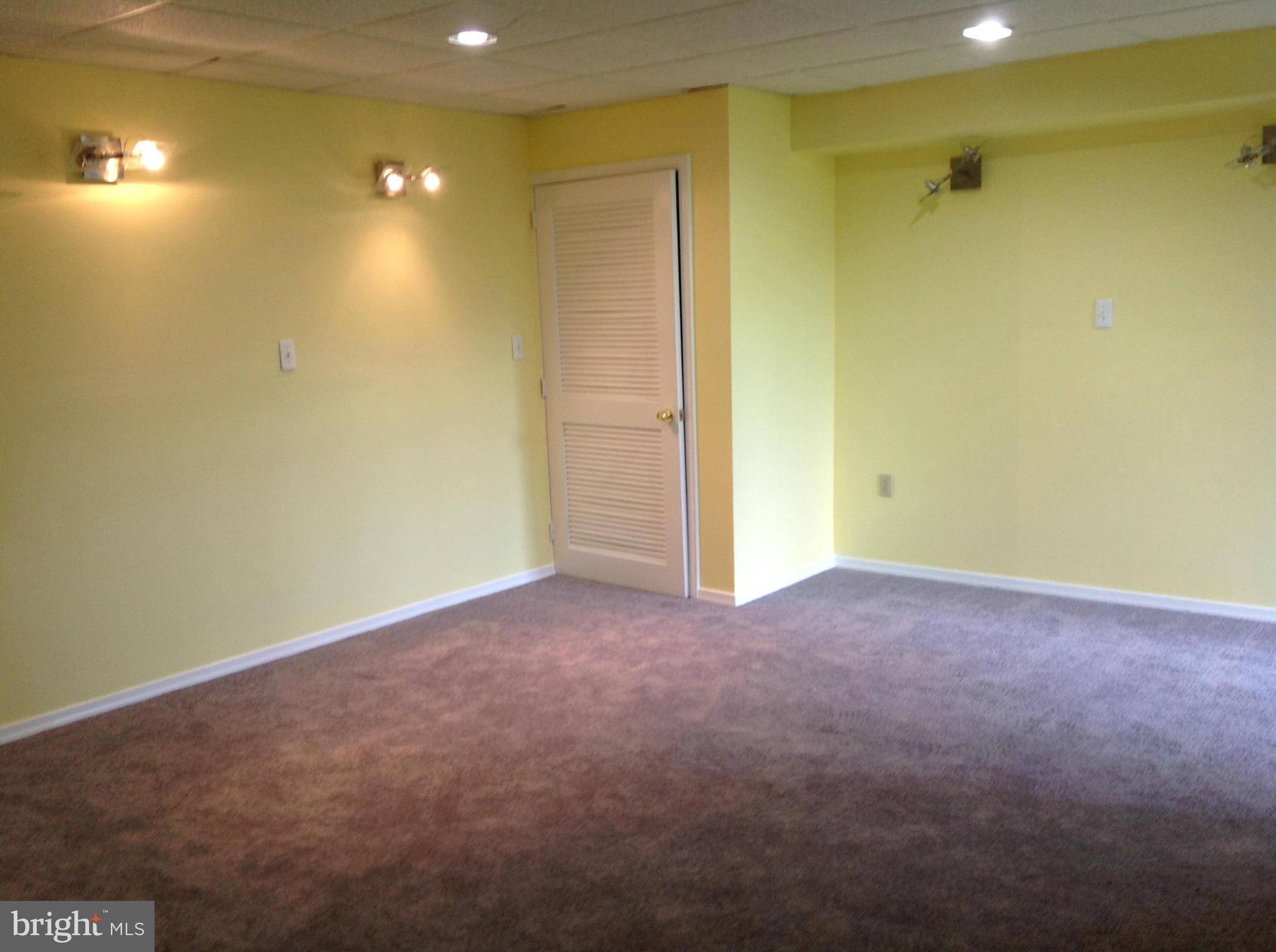 CALVERTON - Residential Lease