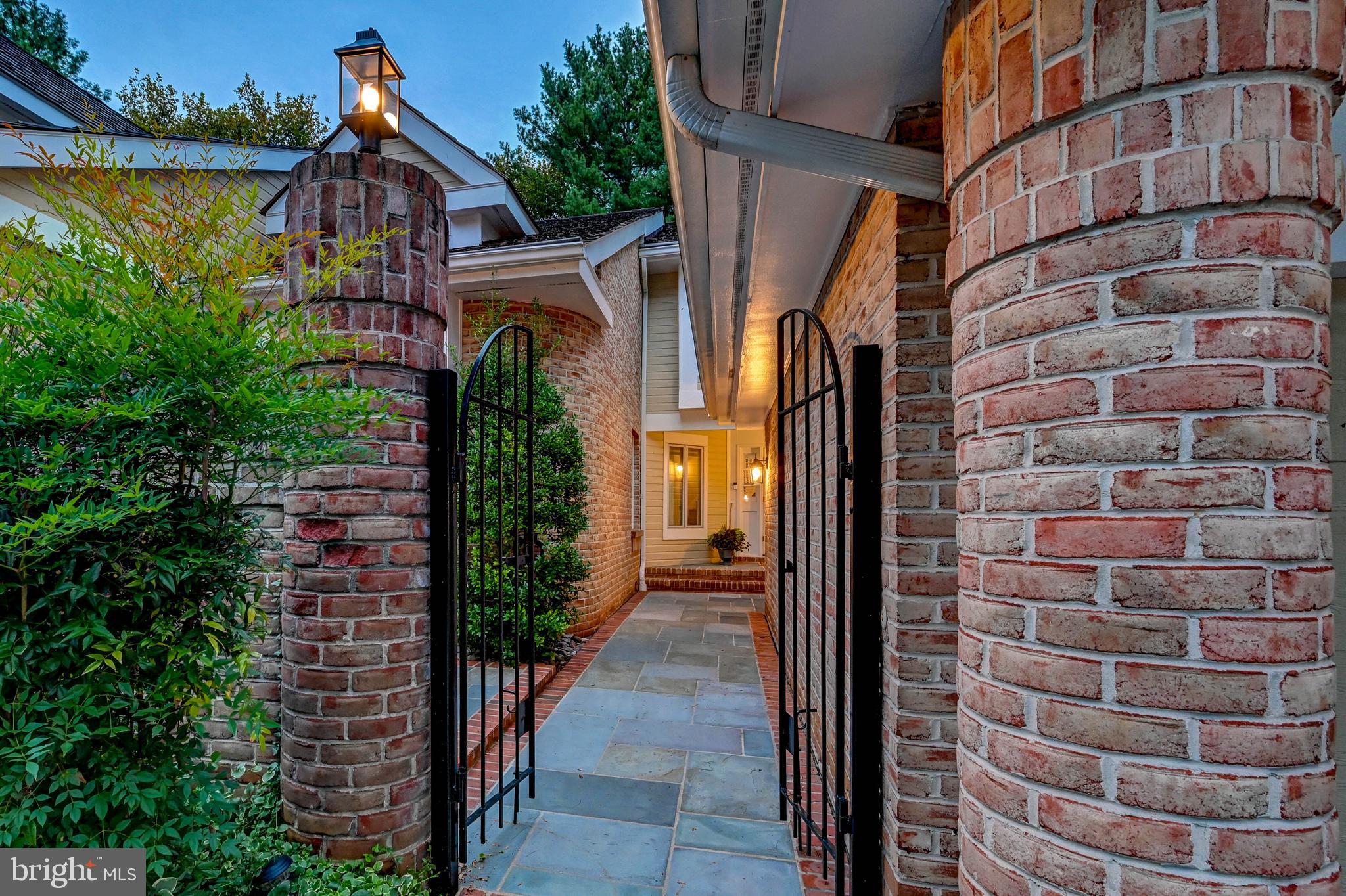 10 OLD BOXWOOD LANE