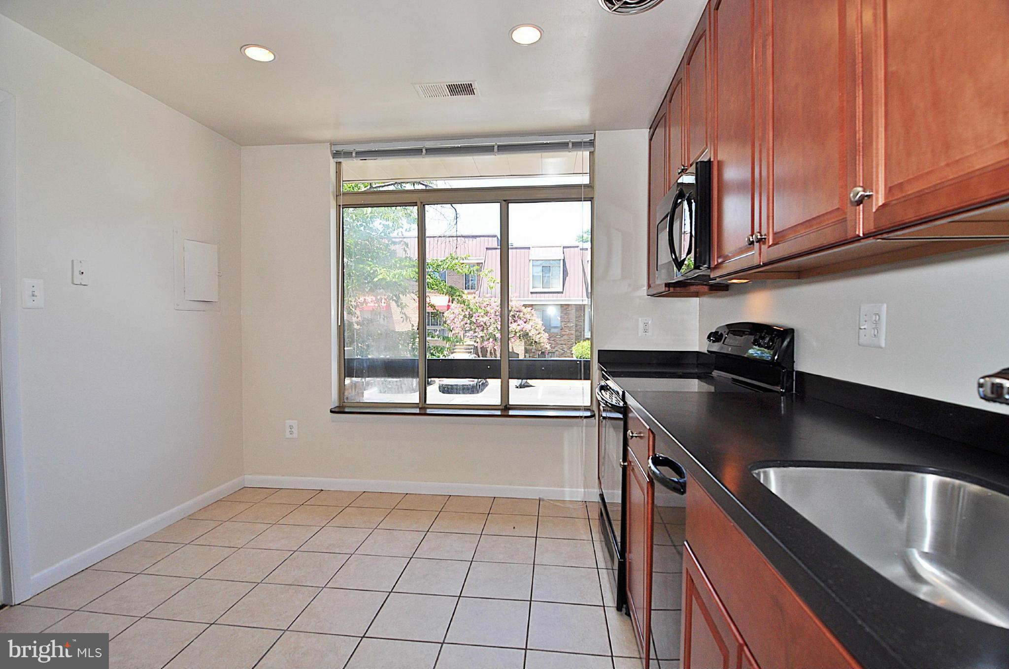 SOUTHAMPTON - Residential Lease