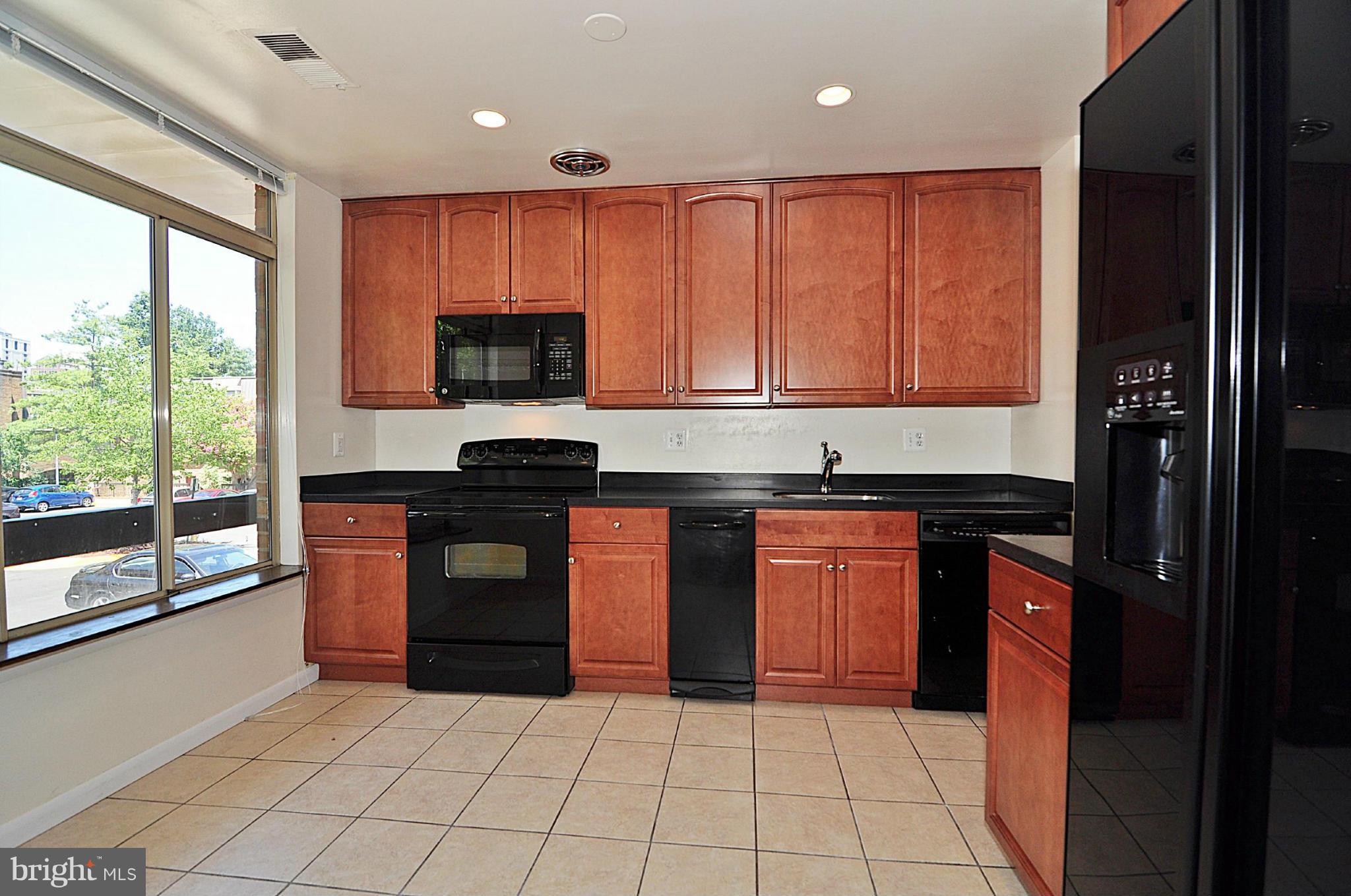 SOUTHAMPTON - Residential Lease