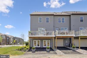 INNOVATION TOWN CENTER - Residential Lease