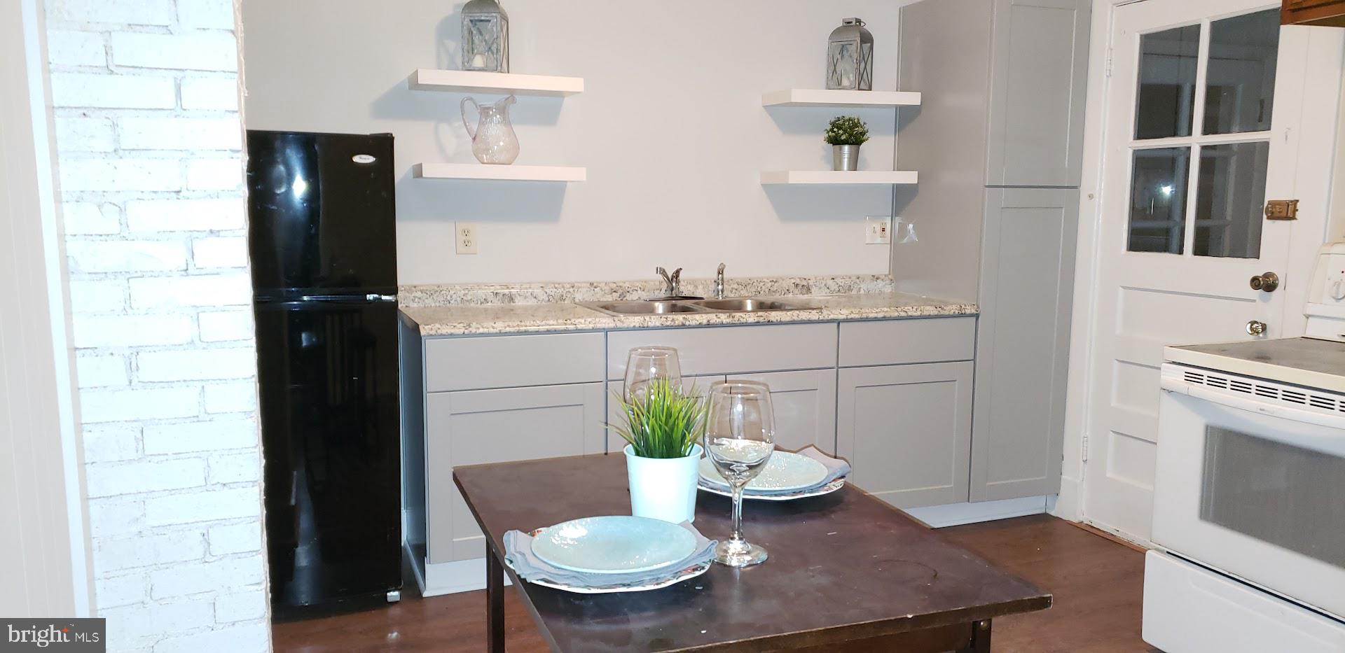 COTTAGE GREEN - Residential Lease