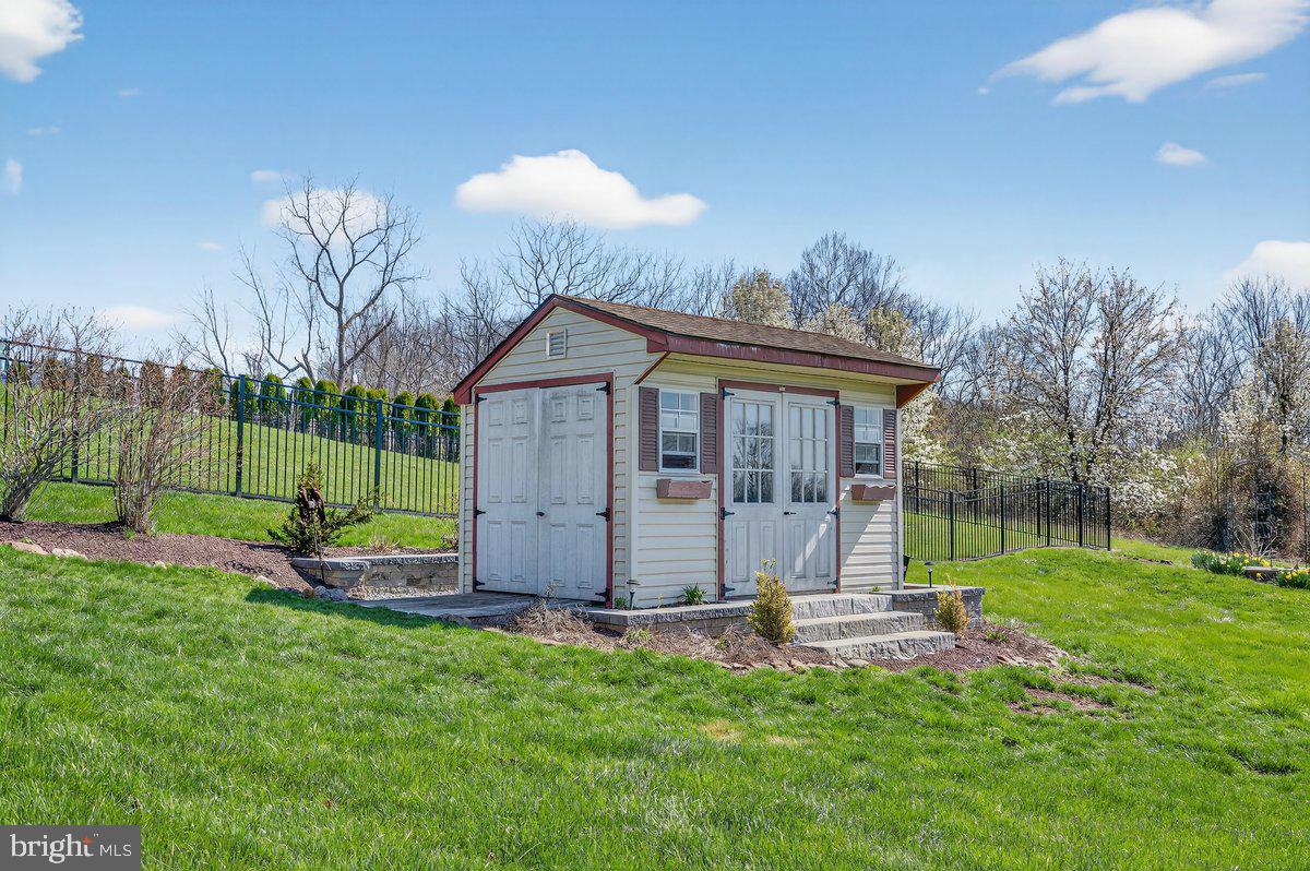 WOODS EDGE - Residential