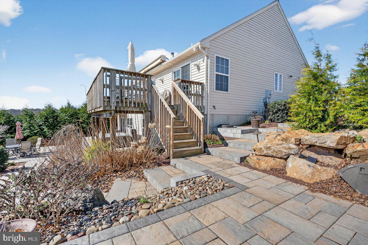 WOODS EDGE - Residential