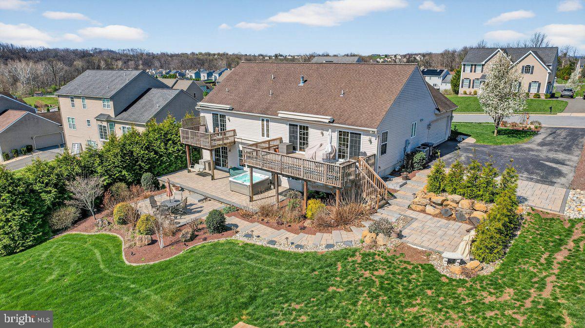 WOODS EDGE - Residential