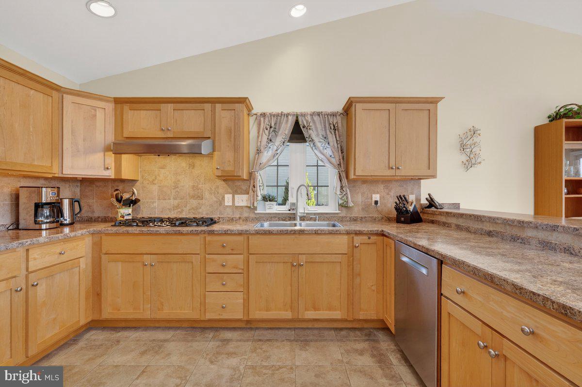 WOODS EDGE - Residential