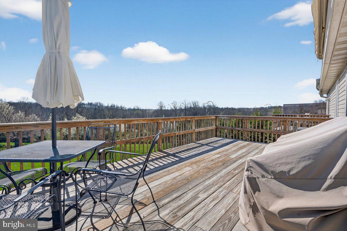 WOODS EDGE - Residential