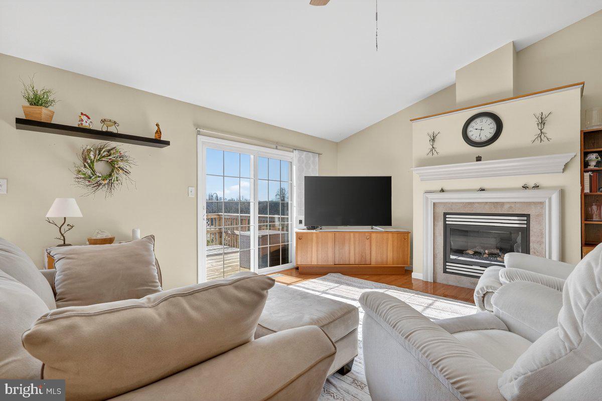 WOODS EDGE - Residential