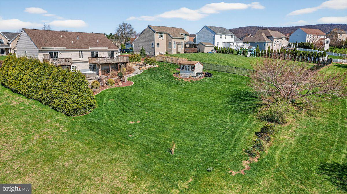 WOODS EDGE - Residential