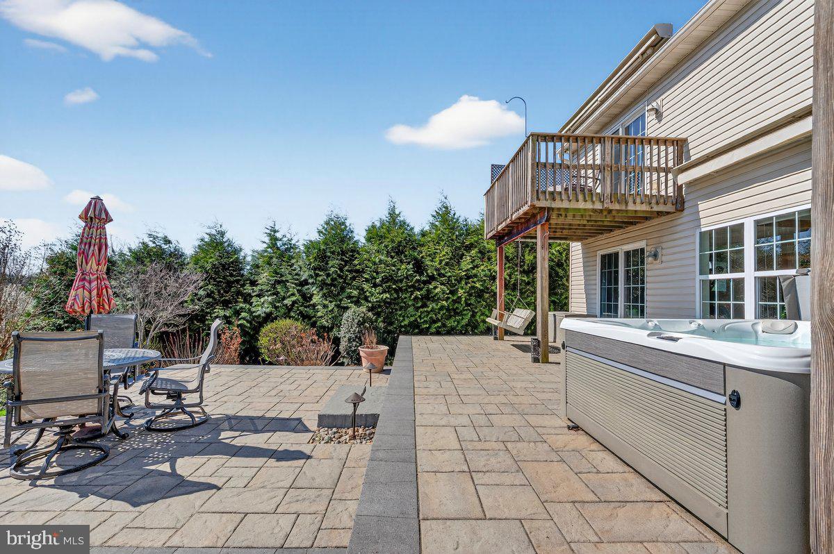 WOODS EDGE - Residential