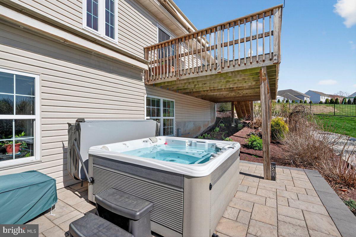 WOODS EDGE - Residential