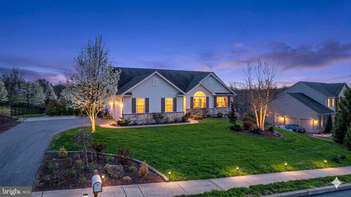 WOODS EDGE - Residential