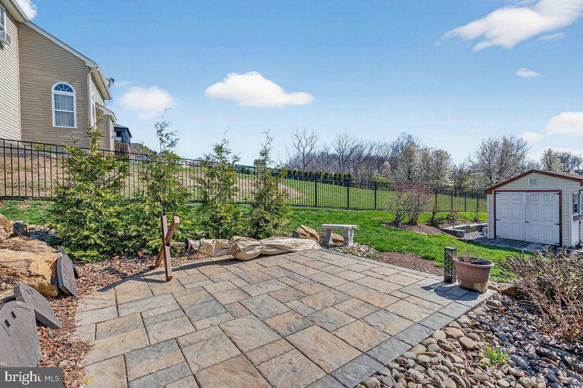 WOODS EDGE - Residential