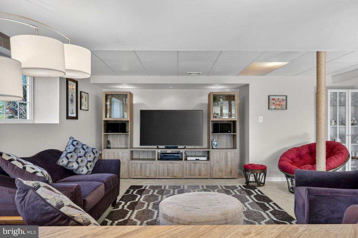 WOODS EDGE - Residential