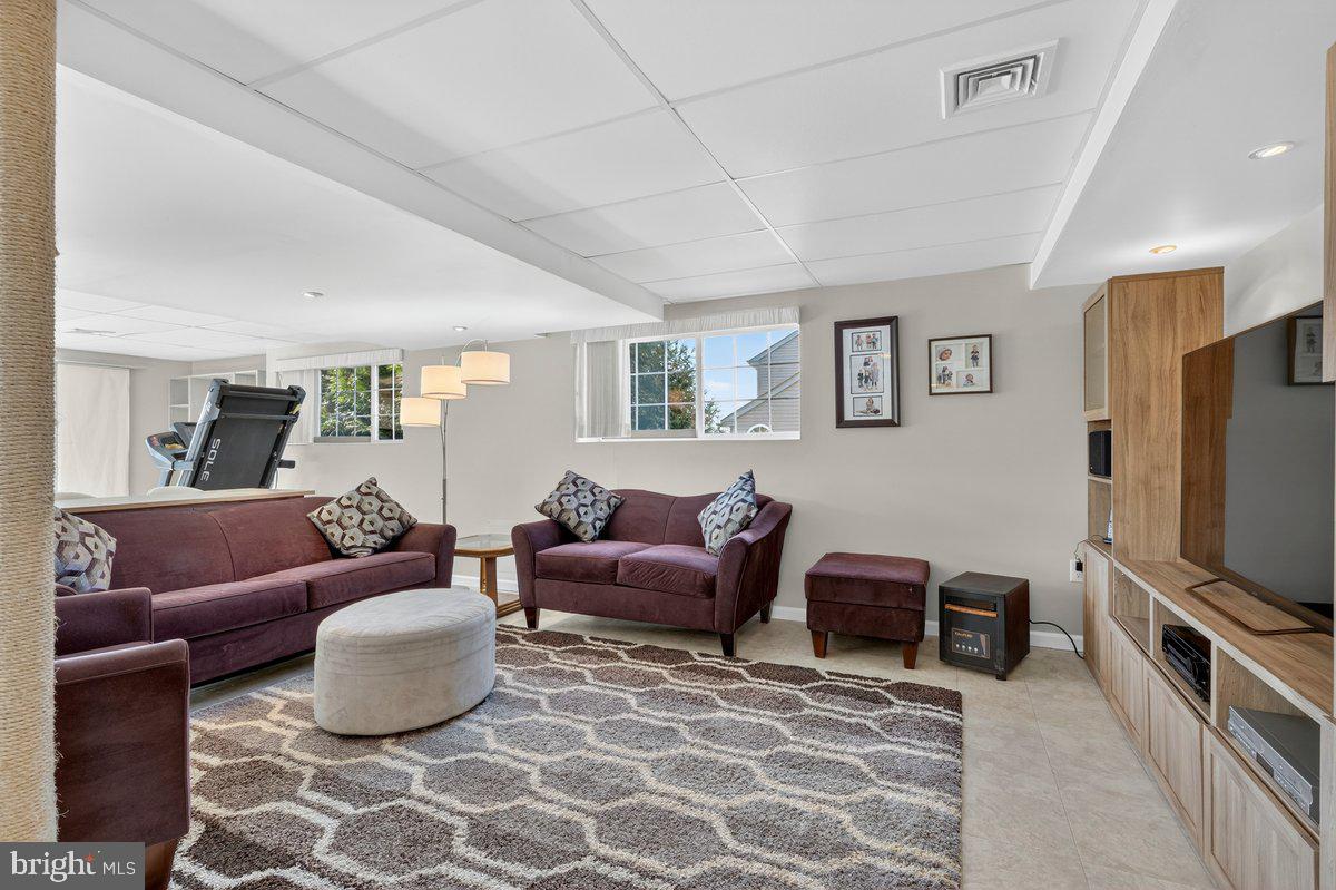 WOODS EDGE - Residential