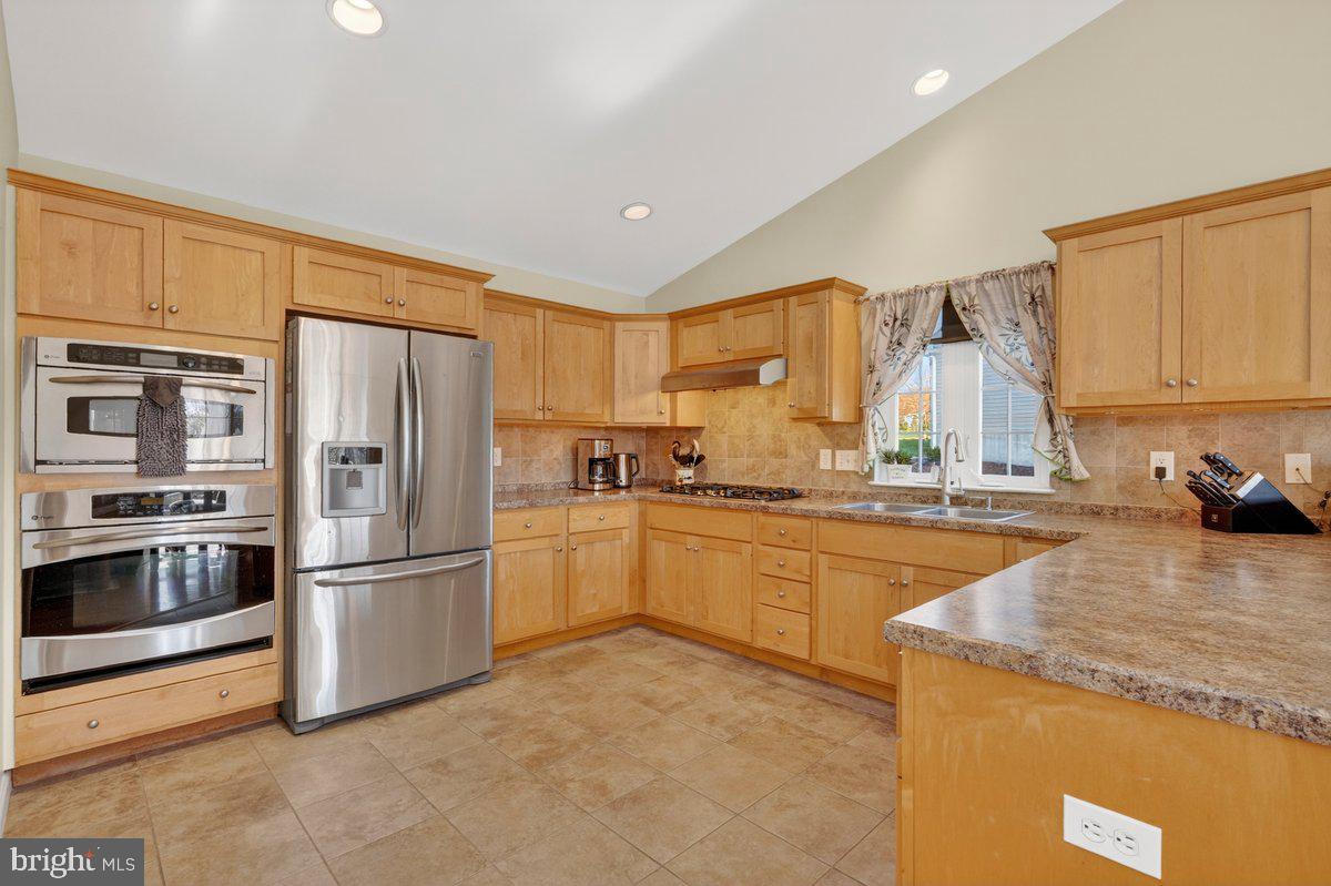 WOODS EDGE - Residential