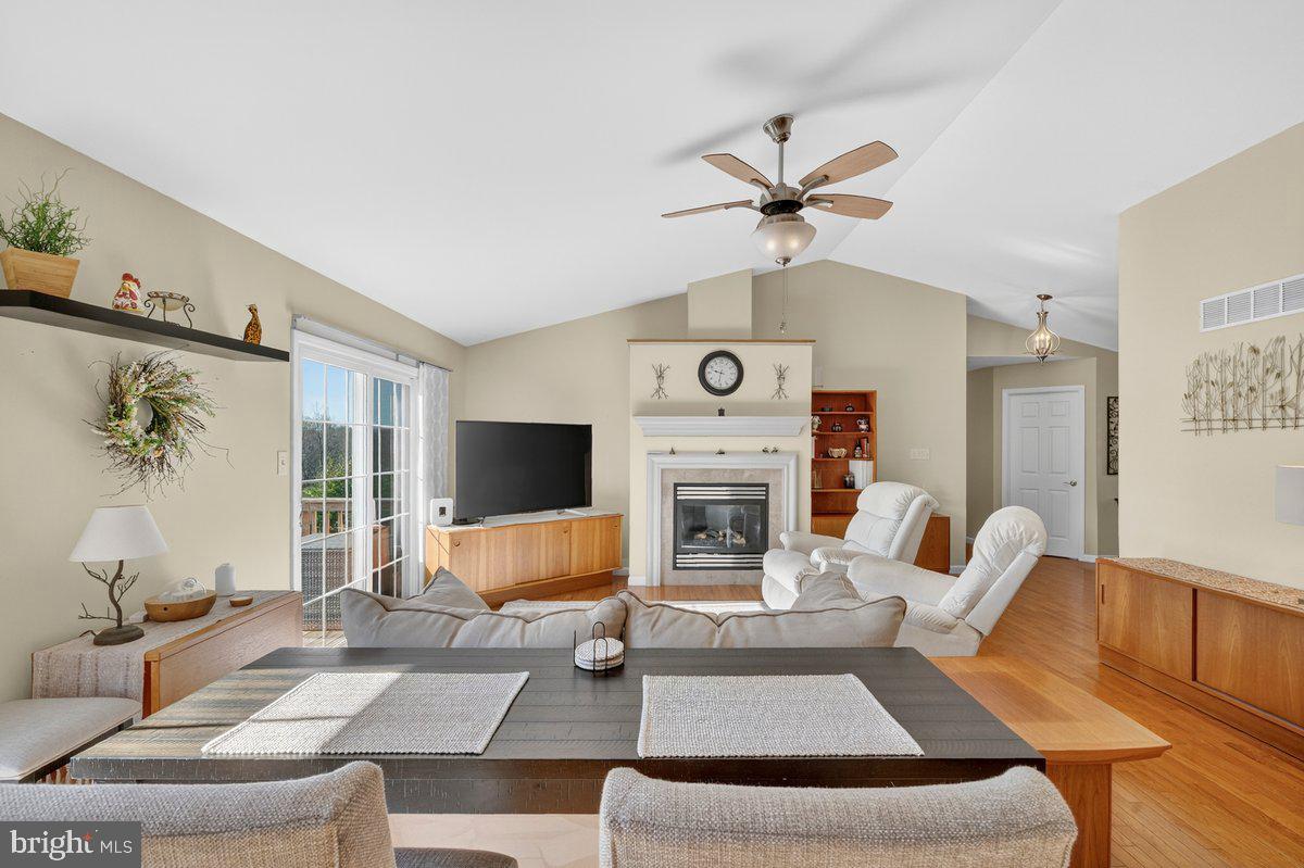 WOODS EDGE - Residential