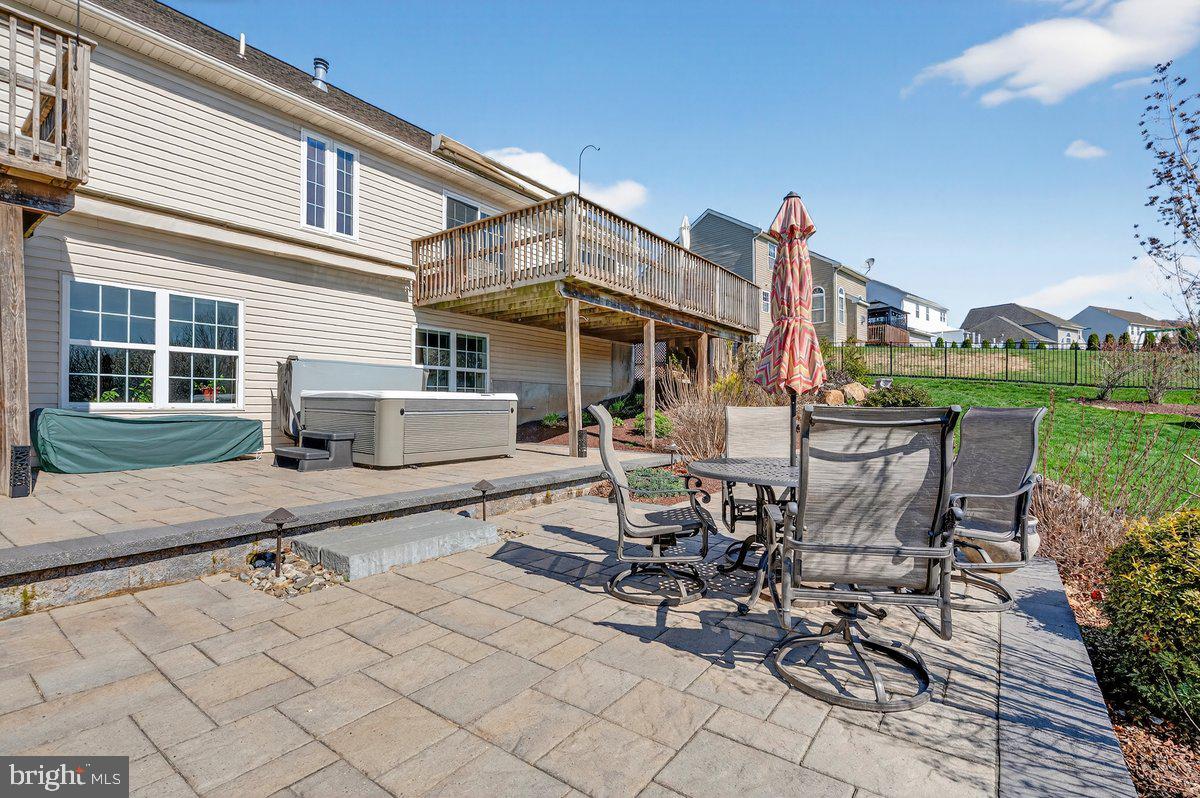 WOODS EDGE - Residential