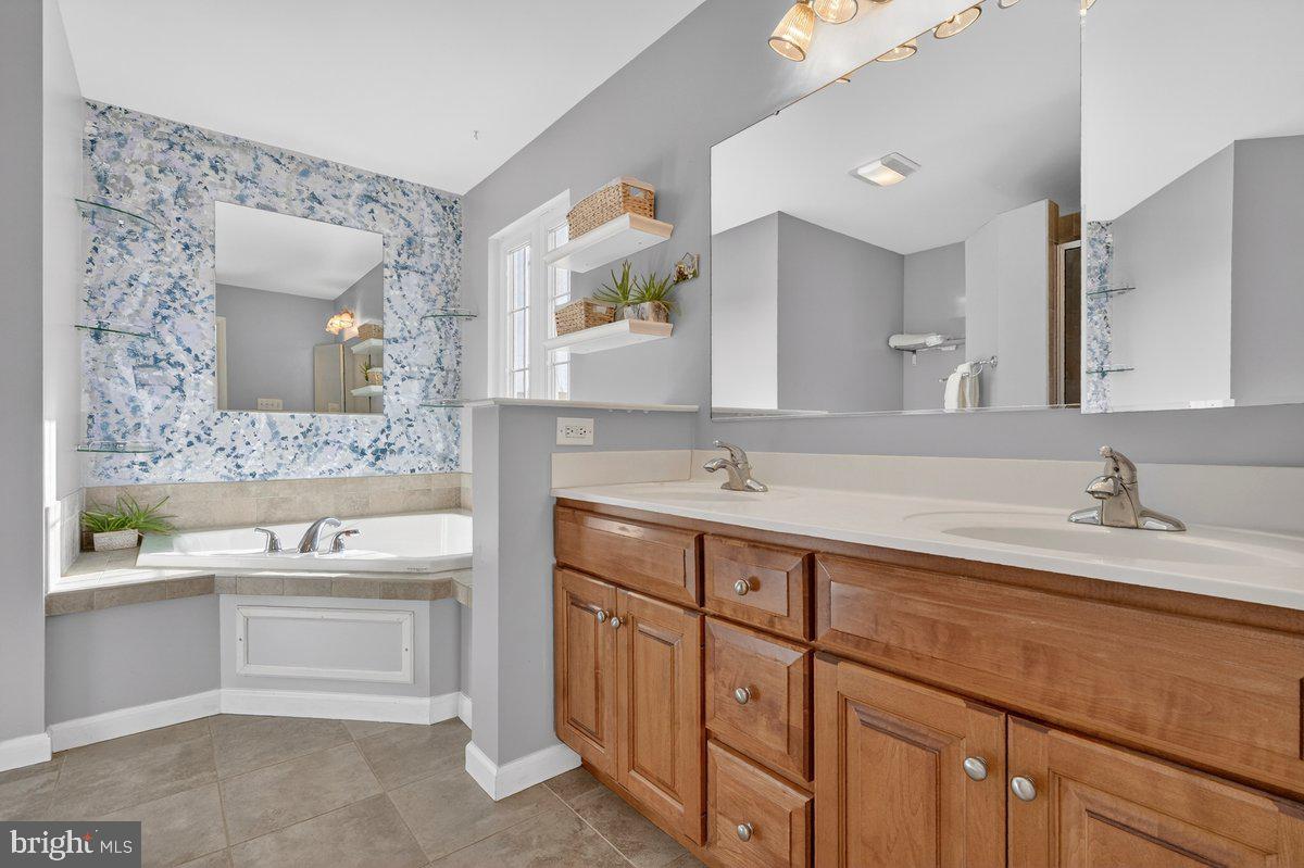 WOODS EDGE - Residential