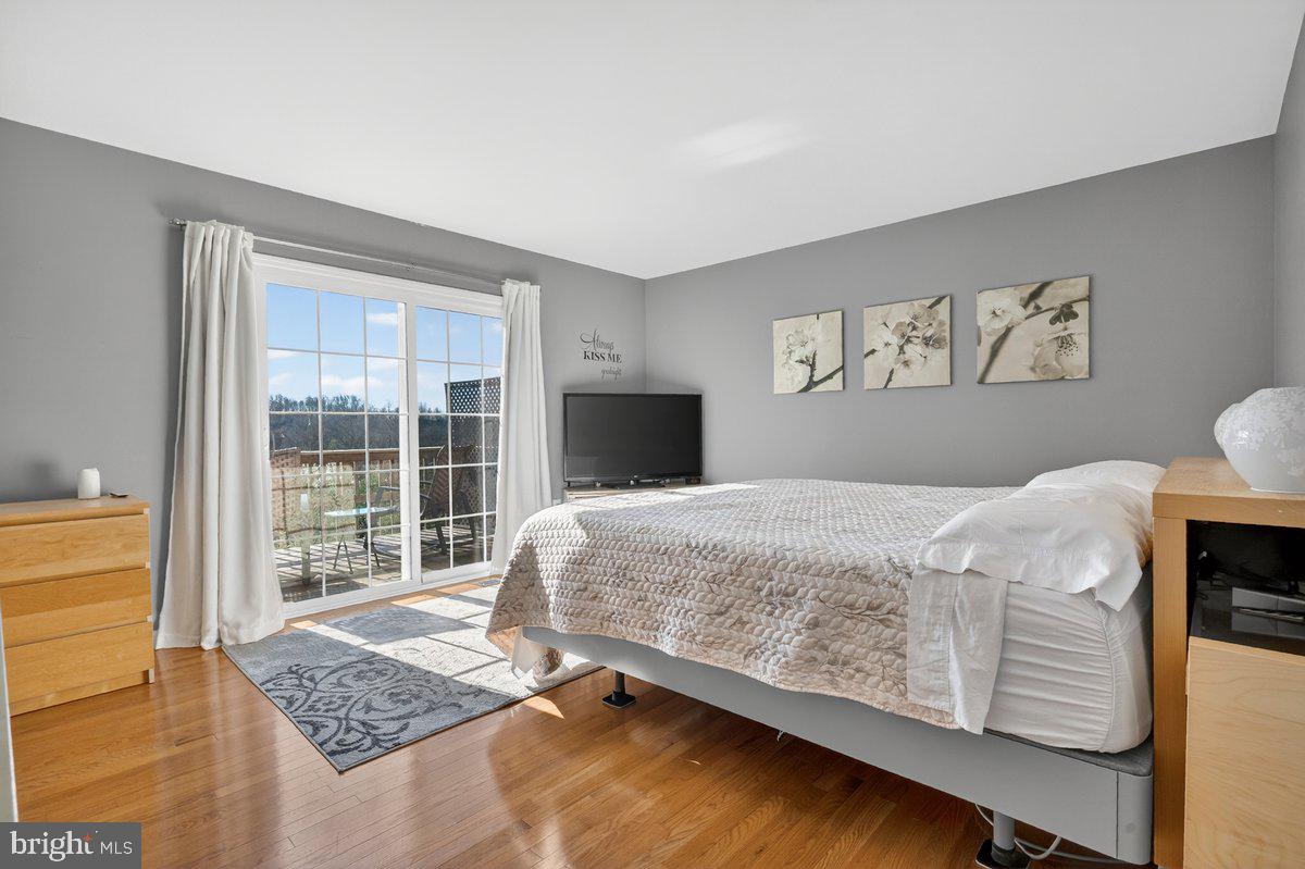 WOODS EDGE - Residential