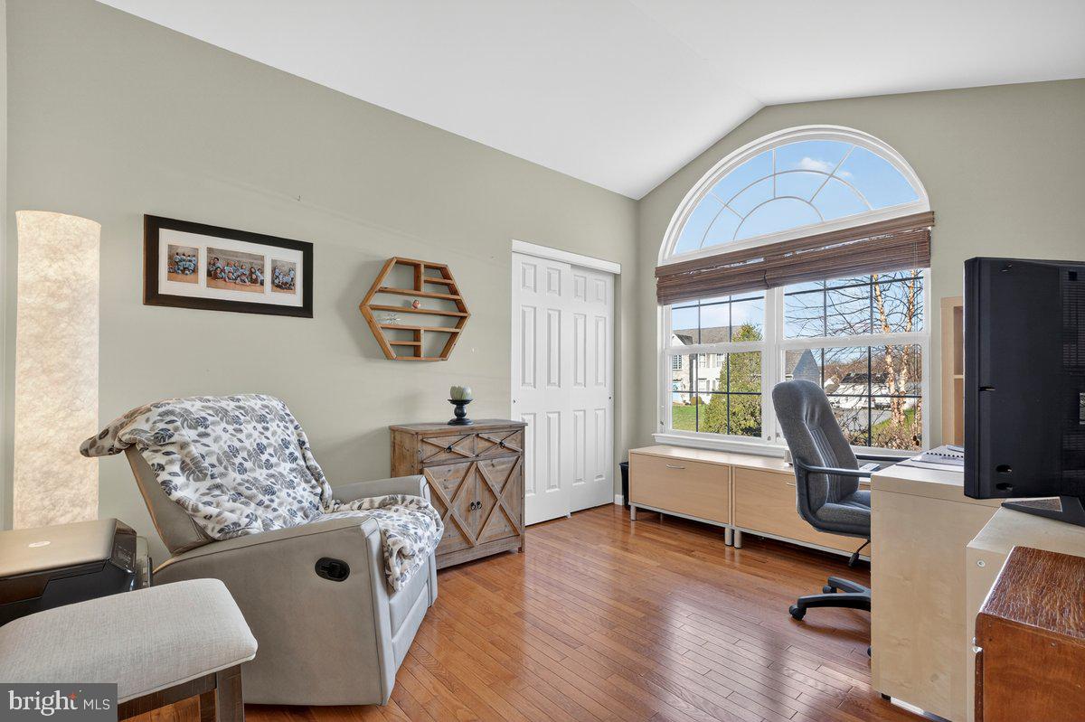 WOODS EDGE - Residential