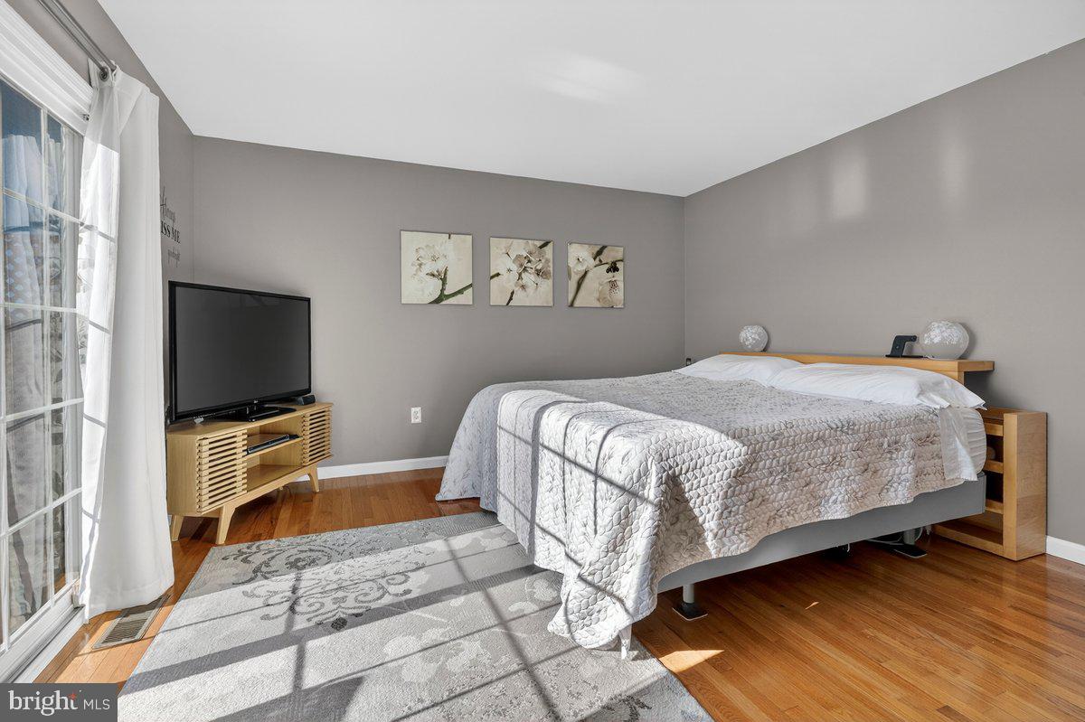 WOODS EDGE - Residential