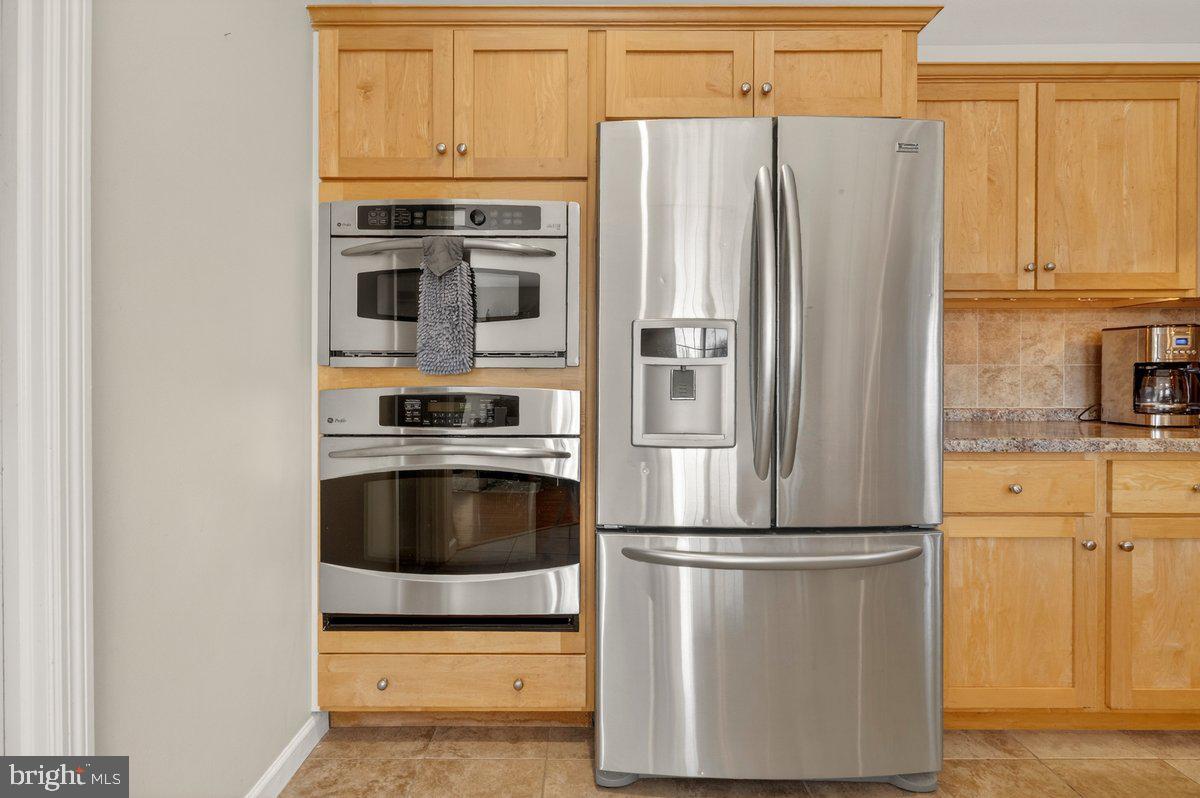 WOODS EDGE - Residential